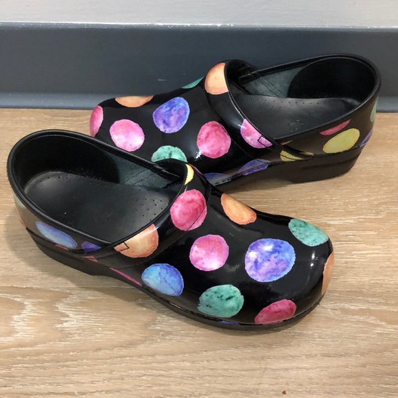 dansko planet clogs